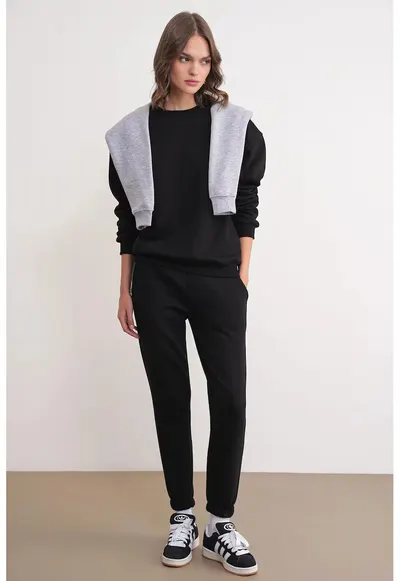 Set din doua piese - Sweatshirt si Jogger - Negru