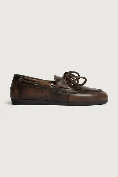 Posa mocasini pentru femei din piele întoarsă Boat Loafer