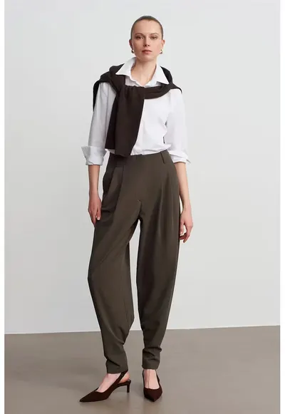 Pantaloni dama - croiala larga - talie inalta - verde olive - crep