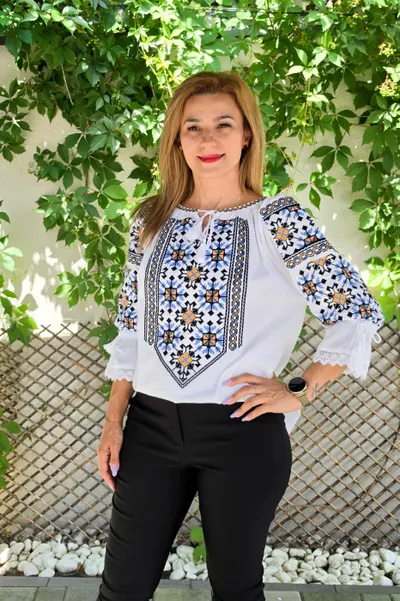 Ie Traditionala Mariana 6