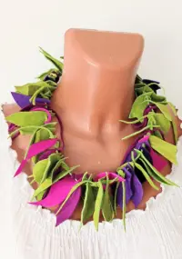 Colier handmade din piele naturala,nuante fuchsia ,olive