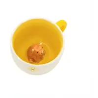 Cană galbenă-crem din porțelan 350 ml Surprise Highland Cow – Sass & Belle