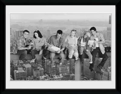 Afiș înrămat GB eye Television: Friends - On Girder