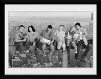 Afiș înrămat GB eye Television: Friends - On Girder