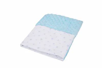Paturica din bumbac model stelute bleu si plus minky bleu 80x80 cm