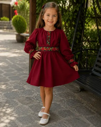 Rochita Traditionala stilizata cu motive florale Trandafira 3