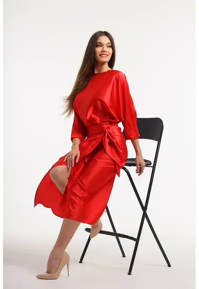 Rochie petrecuta cu slit pe partea din fata - Rosu vermillion