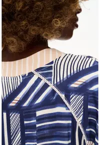 Bluza cu imprimeu abstract si maneci scurte