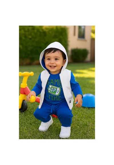 Set 3 piese sport: Bluza cu maneca lunga imprimata - pantaloni si vesta - Gaming Mode - Albastru Electric si Alb - pentru baietei - Alb