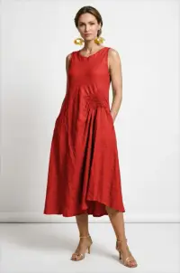 Rochie midi, asimetrica, din in, cu croiala ampla A-line si detaliu drapat, rosie