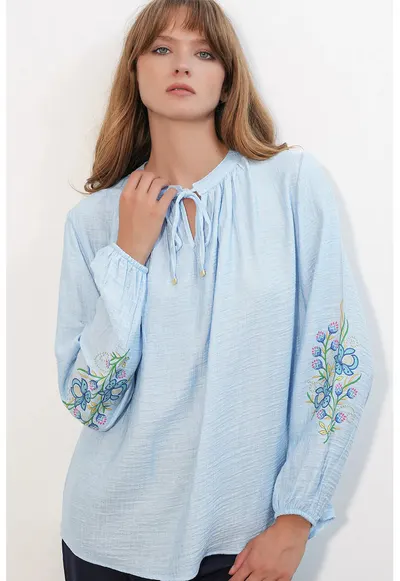 Bluza dama - bluza supradimensionata - brodata - albastru deschis - crep