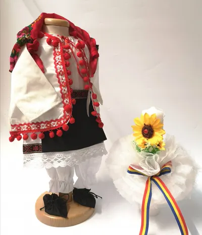 Set Botez Traditional a, Delia a, 2 piese costumas si lumanare