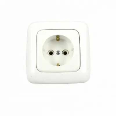Priza cu contact de protectie