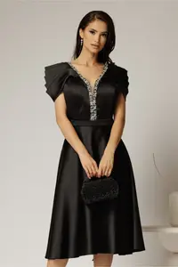 Rochie midi neagra din tafta cu aplicatii la decolteu si pliuri la maneci