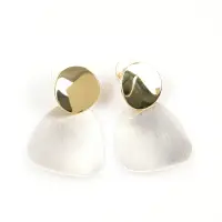 Cercei statement cu design minimalist metalic