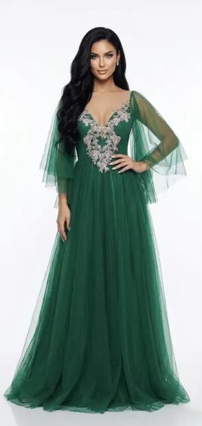 Rochie eleganta din tulle fin de culoare verde si broderie pretioasa in partea superioara
