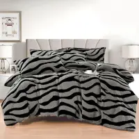 Lenjerie pat dublu, Super Pufoasa COCOLINO Sherpa, cu ELASTIC, 4 piese, Gri inchis, Zebra Print