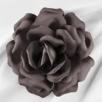 Brosa floare gri inchis cu diametru de 15 cm, cu clips pentru par