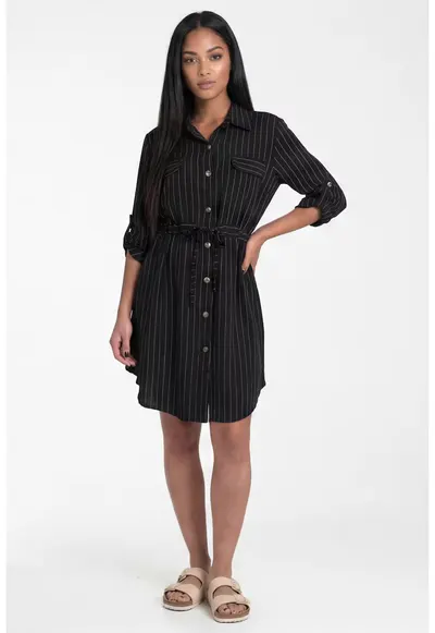 Rochie model M1325 - neagra - croiala dreapta - decolteu tip camasa - maneca 3/4 - curea in talie