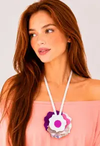 Colier multicolor din piele naturala, cu trandafir lucrat manual ,nuante fuchsia ,somon ,piele imprimata cu reflexii
