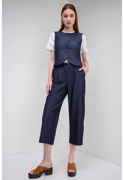 Pantaloni trei sferturi cu o curea - Bleumarin