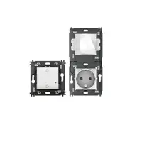 Pachet de pornire pentru o instala tie conectata LiVing Light with Netatmo. Controlerul poate fi instalat in locul unei prize existente