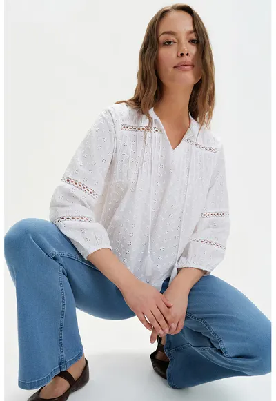 Bluza-tunica cu model cu perforatii - Alb