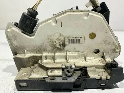 Broasca usa dreapta fata 5N1837016A Volkswagen Scirocco 3(2008-2014)