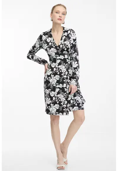 Rochie midi cu model petrecut - decolteu in V si model floral - Alb/Negru