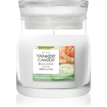 Yankee Candle Blooming Love lumânare parfumată Signature