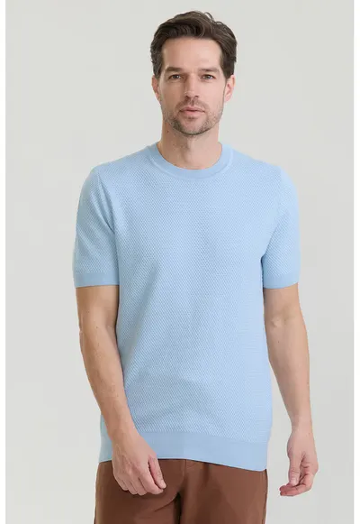 Tricou cu model uni si decolteu la baza gatului - Albastru pastel