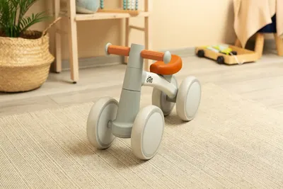 Ride-On de echilibru pentru copii Toyz Otto Grey,recomandata intre 1-3 ani, manere ergonomice, cadru metalic stabil si roti EVA
