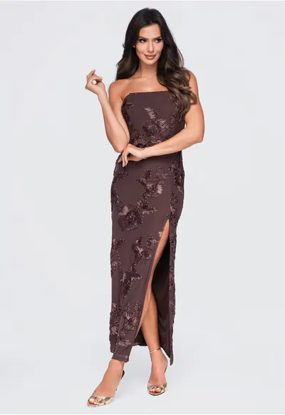 Rochie maxi eleganta cu decolteu patrat si aplicatii florale - rochie dama LA-OM-DLR430 - Maro