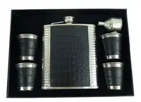 Set Cadou Plosca cu 4 Pahare si palnie model piele sarpe NEGRU
