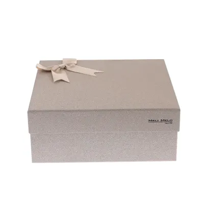 Cutie de cadou cu funda aurie 22 cm