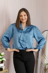 Bluza dama satinata bleu cu aplicatie tip cravata Yvonne