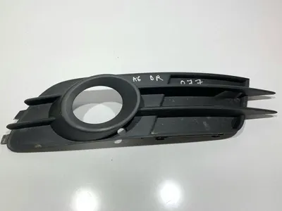 Grila proiector dreapta 4G0807682A Audi A6 (2010-2018) [4G2, C7]