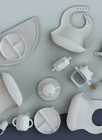 Suzeta cu alimentator din silicon BabySteps Rose pentru diversificarea alimentatiei