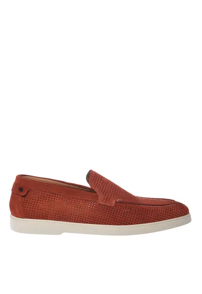 Pantofi loafer de piele intoarsa cu perforatii - Maro