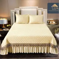 Cuvertura pat dublu, 3 piese, Catifea Matlasata cu Broderie Aurie, 250x270cm, Jojo Home, Crem