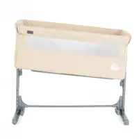 Patut Co-Sleeper Moni Mystery Beige 93x69x72-84 cm multifunctional cu laterala culisanta,functie leganare,pozitie anti-reflux, 5 pozitii de reglare a inaltimii,saltea si geanta transport incluse