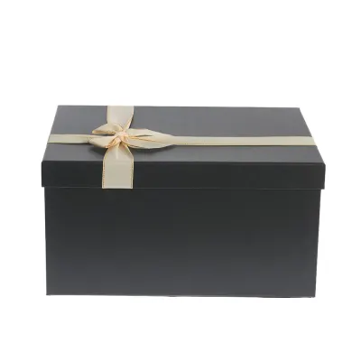 Cutie de cadou eleganta cu funda crem 35 cm