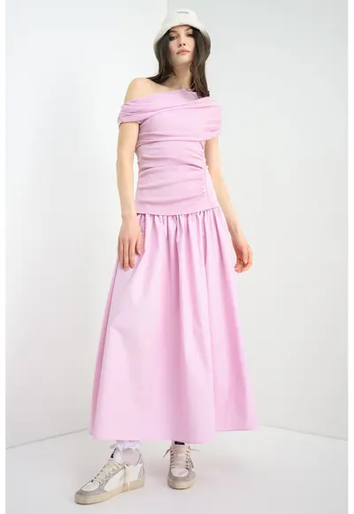 Rochie cu decolteu pe un umar si aspect drapat - Roz