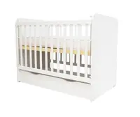 Patut din lemn pentru copii Nichiduta Stefani Vip White 120x60cm cu sertar spatios de depozitare pe sine, Laterala cu sistem de culisare, Laterala detasabila,Margini rotunjite,Vopsea pe baza de apa
