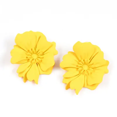 Cercei galbeni statement in forma de floare