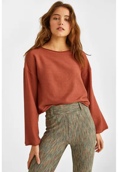 Pulover cu model uni si maneci cazute - Maro cognac
