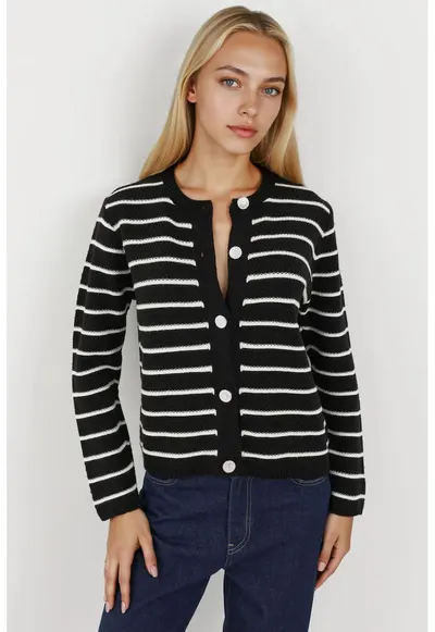 Pulover dama - tricot - model cu dungi si nasturi - negru/alb
