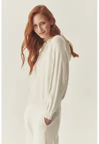 Pulover cu maneci raglan si gluga TATUUM x Adeline Wang - Alb murdar