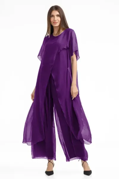 Compleu cu pantaloni lejeri si bluza fluida in colturi lungi, din matase si vascoza, mov