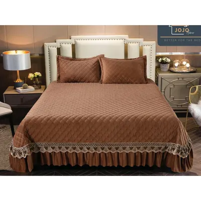 Cuvertura pat dublu, 3 piese, Catifea Matlasata cu Broderie Aurie, 250x270cm, Jojo Home, Maro